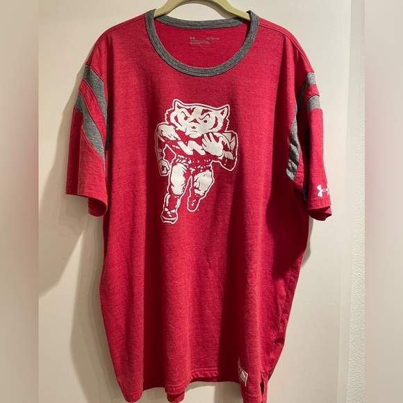 Under Armour University of Wisconsin Badgers Football shirt Size XL - Picture 1 of 6